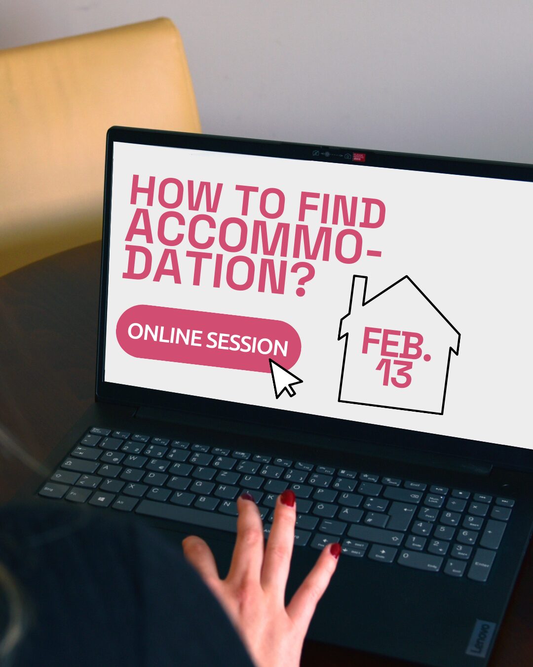 Auf dem Bildschirm eines aufgeklappten Laptops steht in Versalien "How to find accommodation?". Darunter befindet sich ein Button mit der Aufschrift "Online Session" und das Datum 13. Februar.